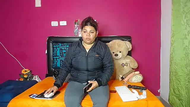 Snapshot of karolhot916 chatting on January 14, 2026, 12:38 am karolhot916 online show from January 14, 2026, 12:38 am