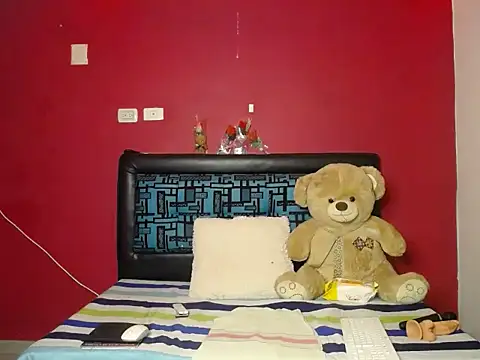 karolhot916 online show from February 23, 2026, 11:46 pm