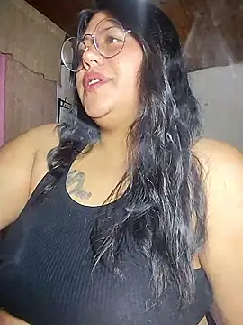 KATYGONZALEZ online show from May 3, 2026, 11:00 pm