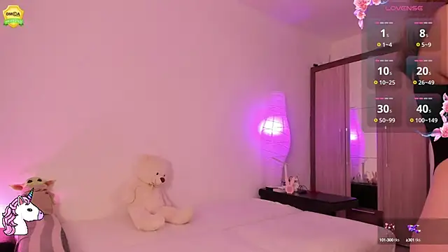 EvaUniporn online show from September 26, 2025, 12:42 pm