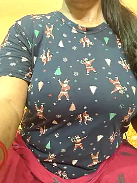 Snapshot of CUTE_SOPHIA- chatting on April 28, 2026, 1:37 am CUTE SOPHIA- online show from April 28, 2026, 1:37 am
