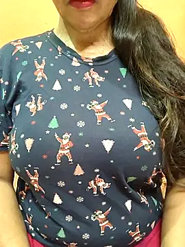 Snapshot of CUTE_SOPHIA- chatting on May 5, 2026, 1:24 am CUTE SOPHIA- online show from May 5, 2026, 1:24 am