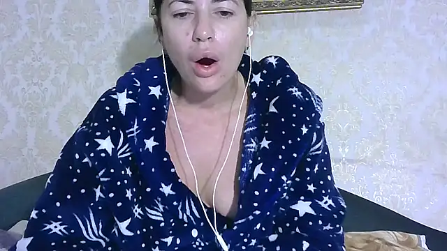 Snapshot of StunnigArt chatting on September 30, 2025, 1:43 am StunnigArt online show from September 30, 2025, 1:43 am