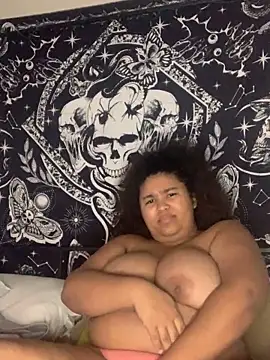 KittyLoroi online show from November 4, 2025, 4:44 am