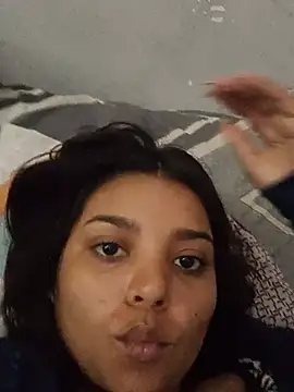 stefanie010 online show from May 17, 2026, 2:57 pm