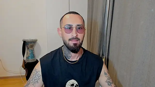 Baddfuckerr online show from January 19, 2025, 5:49 pm