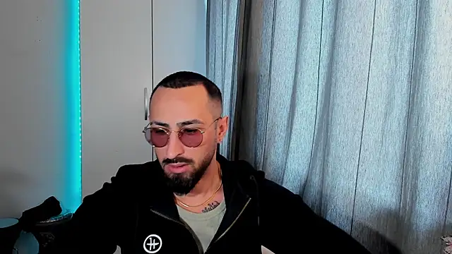 Baddfuckerr online show from February 7, 2025, 8:01 am