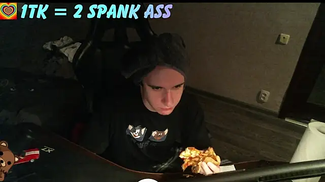 Snapshot of izilizi_23 chatting on October 6, 2025, 6:38 pm izilizi 23 online show from October 6, 2025, 6:38 pm