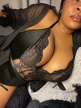 YellowHoneyDip online show from February 3, 2026, 6:57 pm