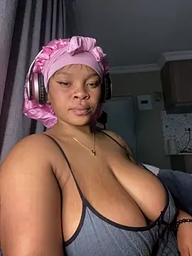 YellowHoneyDip online show from April 23, 2026, 5:08 am