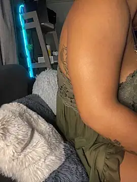 YellowHoneyDip online show from April 26, 2026, 5:16 am