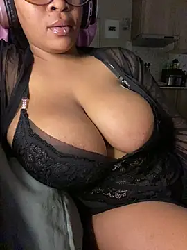 YellowHoneyDip online show from July 28, 2026, 5:34 pm
