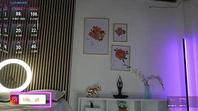 Snapshot of LillyDolls23 chatting on September 30, 2025, 12:21 pm LillyDolls23 online show from September 30, 2025, 12:21 pm