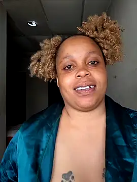 THESHORTQUEEN online show from November 4, 2025, 8:35 am