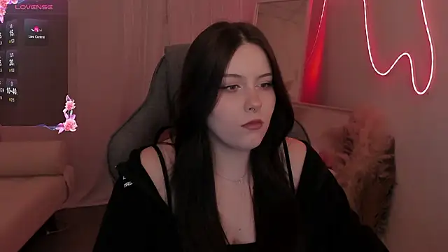 CoralineKeyns online show from March 6, 2026, 5:26 am