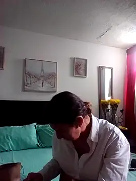 Cameron puppy online show from September 17, 2025, 6:09 pm