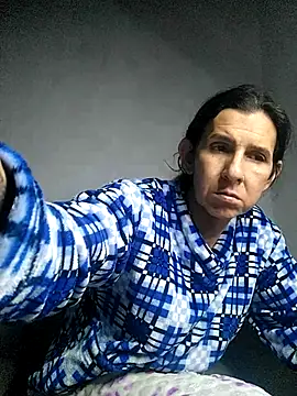 Cameron puppy online show from December 15, 2025, 6:39 am