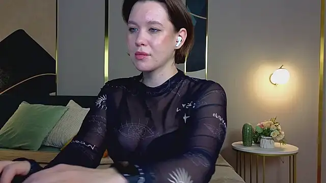 Snapshot of katy__moonj chatting on October 1, 2025, 1:00 am katy  moonj online show from October 1, 2025, 1:00 am