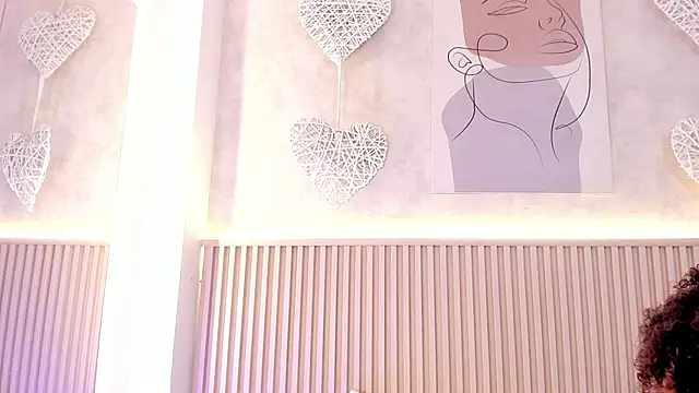 daiana curly online show from September 17, 2025, 7:04 pm