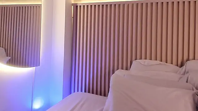 daiana curly online show from October 13, 2025, 8:09 pm