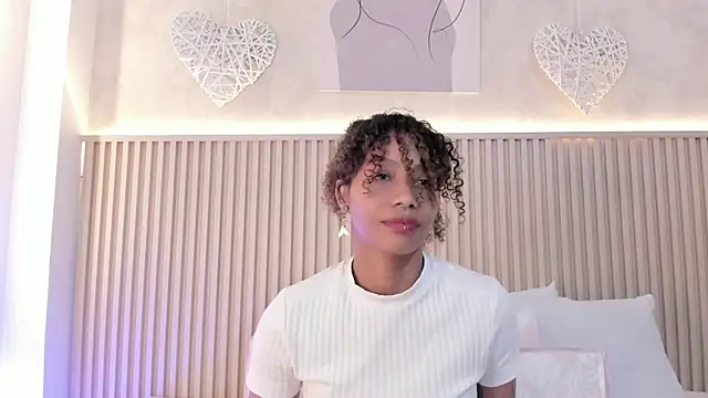 daiana curly online show from October 24, 2025, 7:54 pm