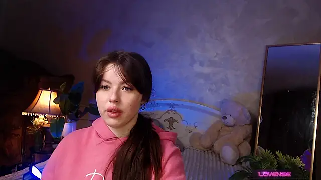 JulieHeets online show from December 4, 2024, 7:17 am