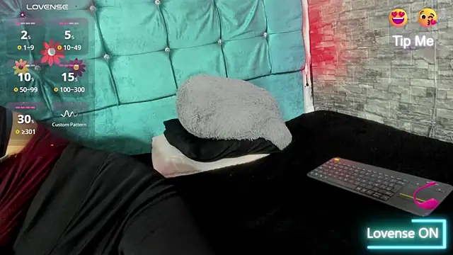 Cloee66 online show from October 20, 2025, 1:44 pm