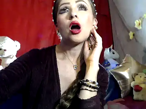 hottieperla online show from December 11, 2024, 6:42 pm