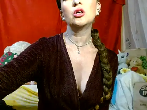 hottieperla online show from June 7, 2026, 4:00 pm