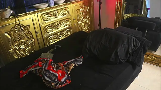 dantecoppolaa  online show from December 5, 2024, 6:22 pm