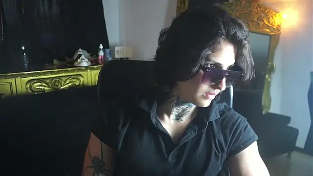 dantecoppolaa  online show from February 11, 2025, 9:46 pm