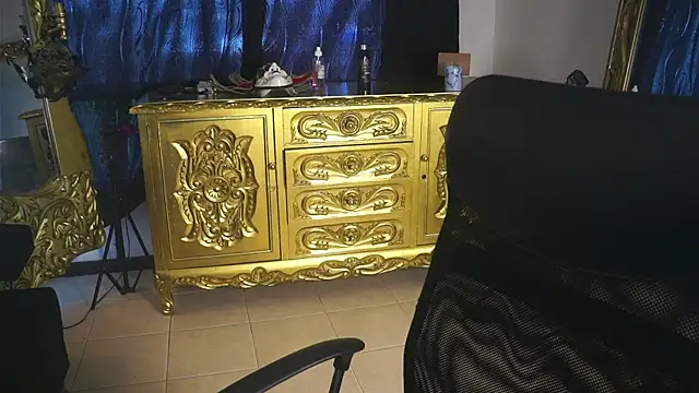 dantecoppolaa  online show from February 22, 2025, 5:46 pm