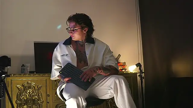 dantecoppolaa  online show from September 26, 2025, 12:58 am