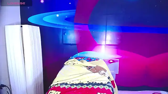 Snapshot of Cristalxxts chatting on October 13, 2025, 7:58 pm Cristalxxts online show from October 13, 2025, 7:58 pm