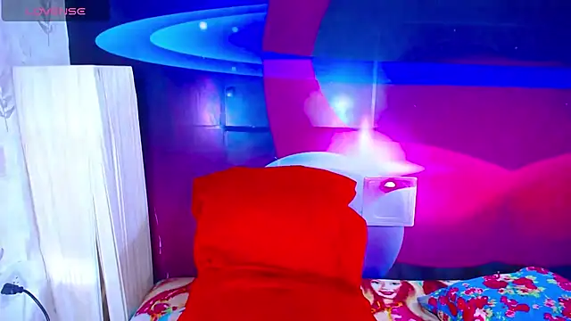 Cristalxxts online show from November 19, 2025, 7:14 pm