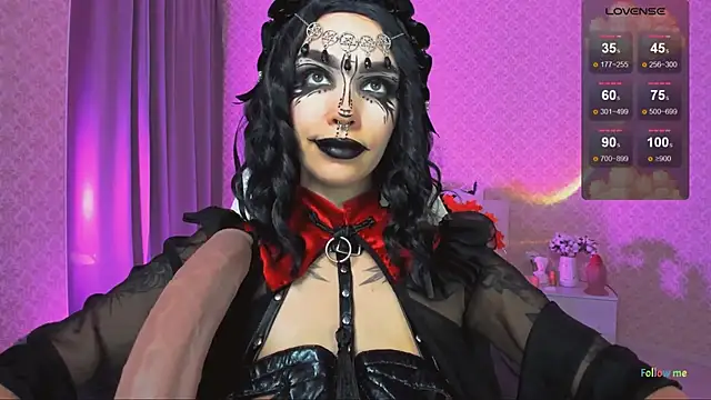 LeylaNoiry online show from October 18, 2025, 1:23 pm