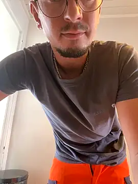 Snapshot of sunsylvain chatting on October 20, 2025, 11:10 am sunsylvain online show from October 20, 2025, 11:10 am