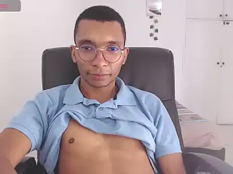 Aaronblack1  online show from January 27, 2025, 4:33 pm