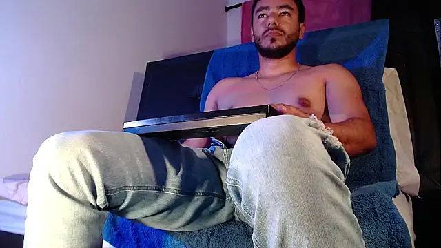 Snapshot of Tommhot chatting on November 12, 2025, 7:57 pm Tommhot online show from November 12, 2025, 7:57 pm