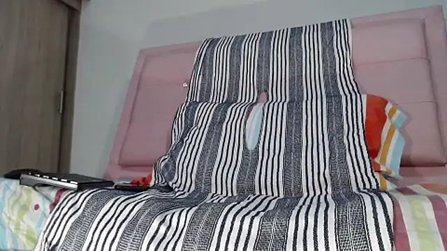 Snapshot of Tommhot chatting on November 27, 2025, 8:11 pm Tommhot online show from November 27, 2025, 8:11 pm