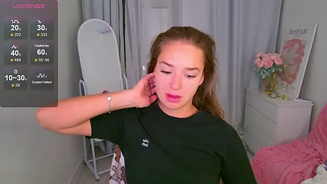 LovelyJessie online show from October 5, 2025, 1:42 pm