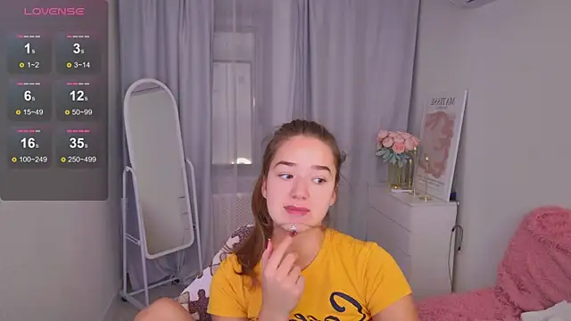 LovelyJessie online show from December 3, 2025, 1:53 pm