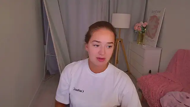 Snapshot of LovelyJessie chatting on April 9, 2026, 2:55 pm LovelyJessie online show from April 9, 2026, 2:55 pm