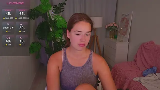 LovelyJessie online show from August 1, 2026, 1:43 pm