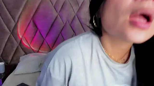 Amy Ross  online show from December 16, 2024, 1:43 pm