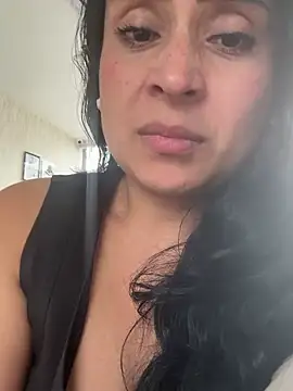 Amy Ross  online show from January 6, 2025, 4:44 pm