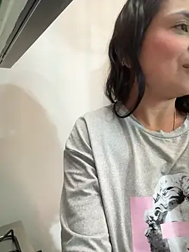 Amy Ross  online show from January 29, 2025, 2:21 pm