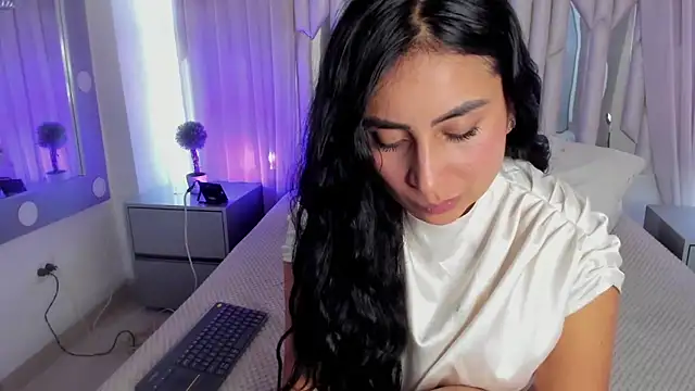 Amy Ross  online show from February 21, 2025, 3:56 am