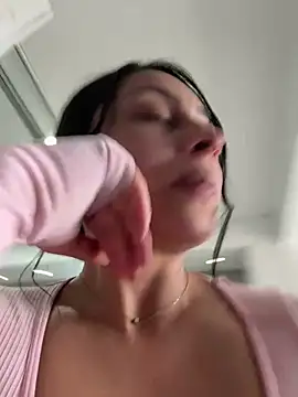 Amy Ross  online show from February 23, 2025, 2:14 pm