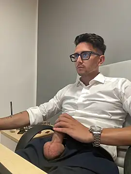 Snapshot of masterboss_ chatting on September 15, 2025, 11:32 am masterboss  online show from September 15, 2025, 11:32 am